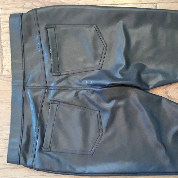 Hue Leather Look Leggings - Picture 4 of 8